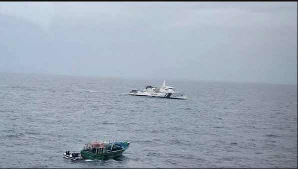 Kỳ tích: Thanh niên người TQ được tìm thấy sống sót kỳ diệu sau nhiều ngày trôi dạt trên biển nhờ bám phao và ăn cua sống